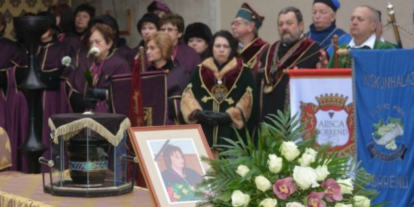 Gyászolnak a Magyarországi Borrendek: elbúcsúztatták Bíró Máriát 